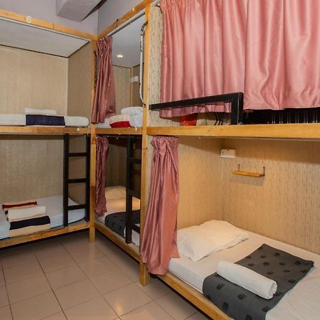 Escape Backpackers Kk Vandrerhjem Kota Kinabalu Eksteriør bilde