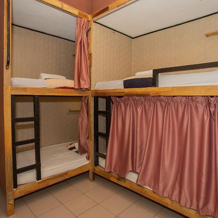 Escape Backpackers Kk Vandrerhjem Kota Kinabalu Eksteriør bilde
