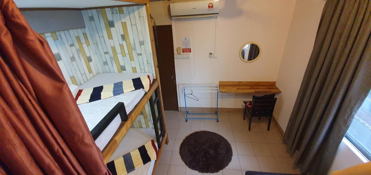 Escape Backpackers Kk Vandrerhjem Kota Kinabalu Eksteriør bilde