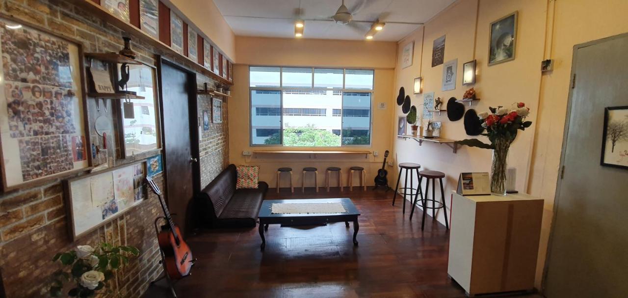 Escape Backpackers Kk Vandrerhjem Kota Kinabalu Eksteriør bilde