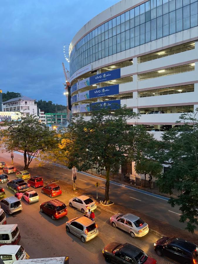 Escape Backpackers Kk Vandrerhjem Kota Kinabalu Eksteriør bilde