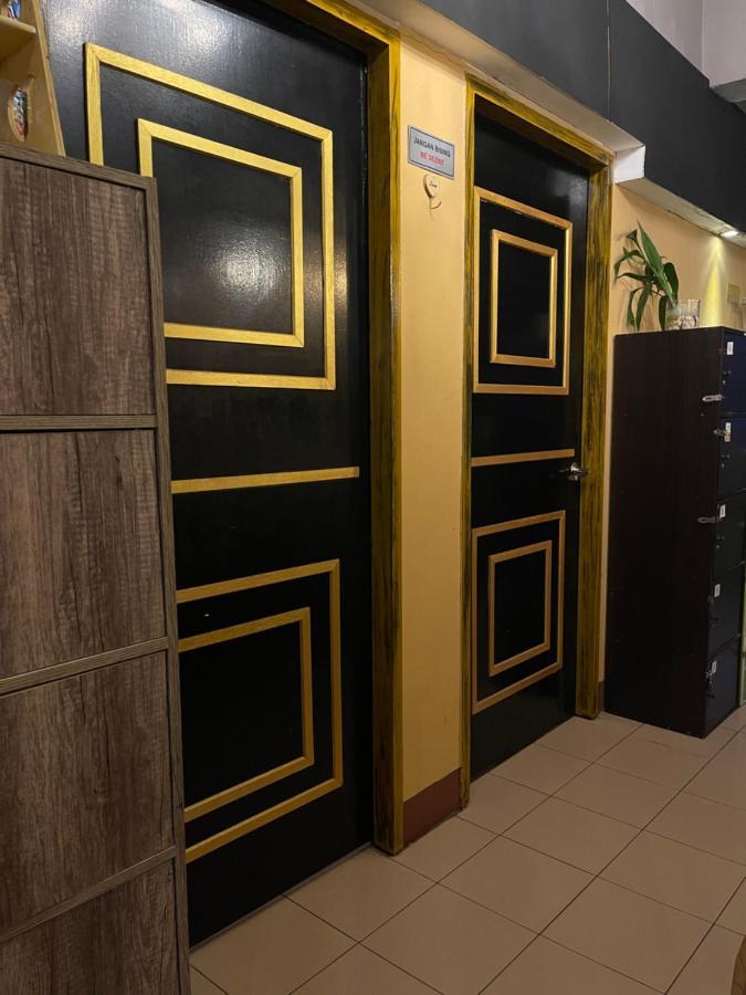 Escape Backpackers Kk Vandrerhjem Kota Kinabalu Eksteriør bilde