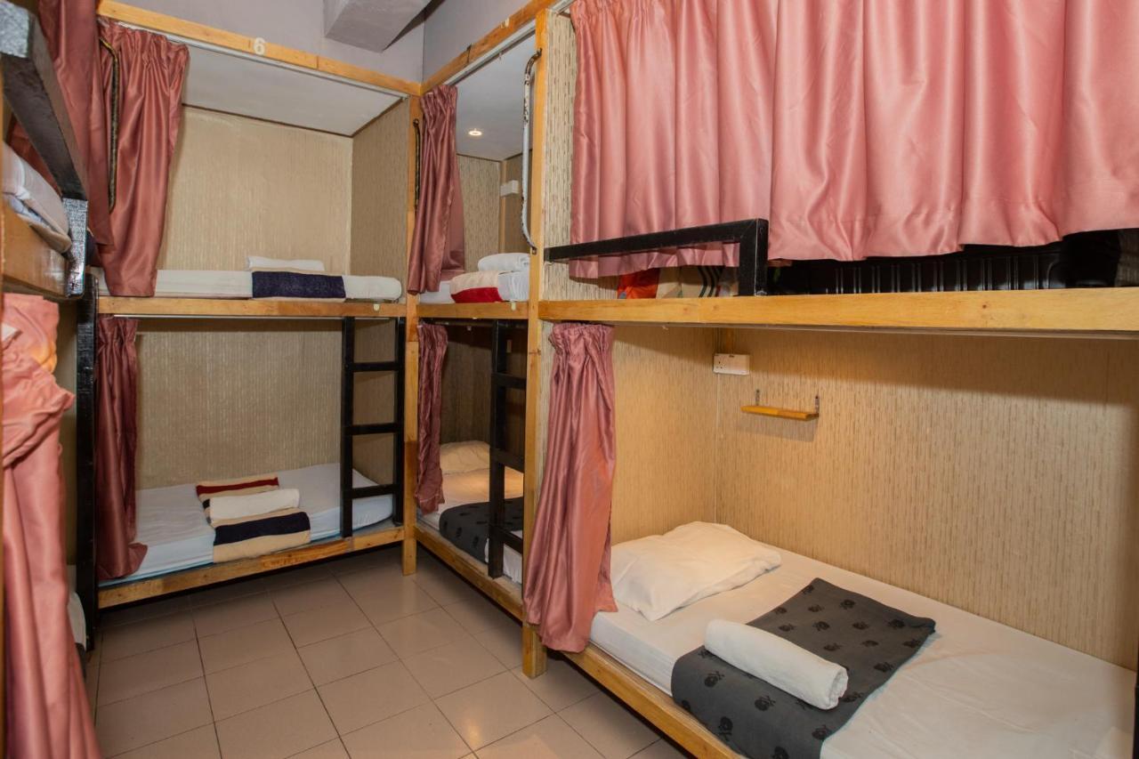 Escape Backpackers Kk Vandrerhjem Kota Kinabalu Eksteriør bilde