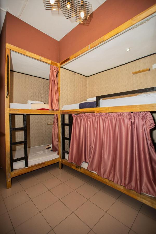 Escape Backpackers Kk Vandrerhjem Kota Kinabalu Eksteriør bilde