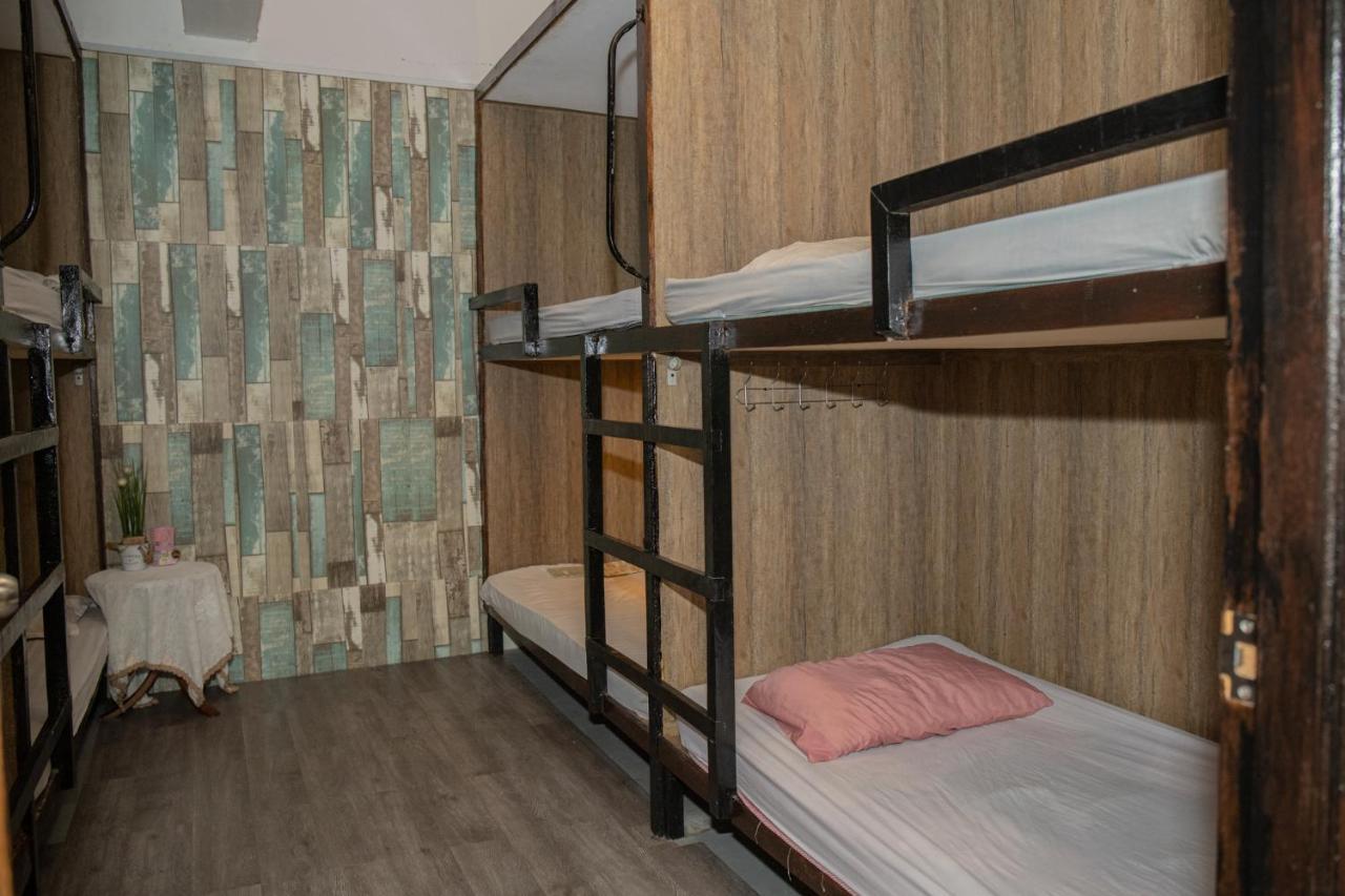 Escape Backpackers Kk Vandrerhjem Kota Kinabalu Eksteriør bilde